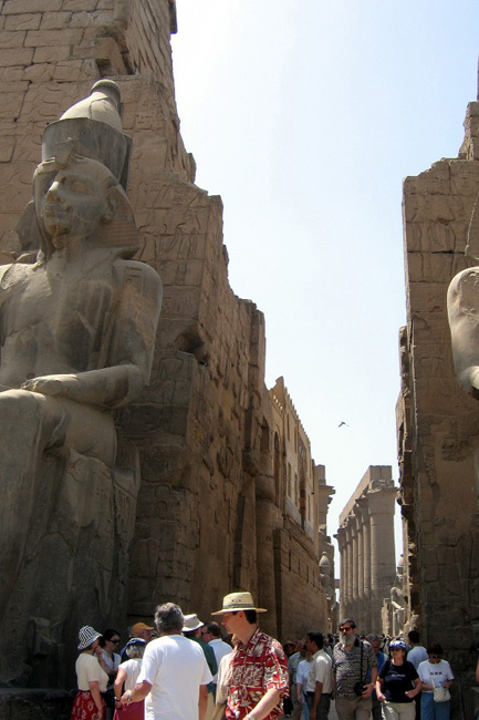 20060322p_LuxorTempleEntrance